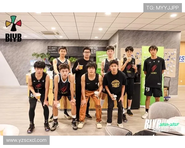 探寻篮球运动员成长历程与赛场风云背后的坚持与荣耀力量之旅绽放